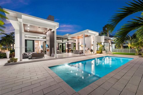 House in Lighthouse Point, Florida 3 bedrooms, 290.04 sq.m. № 2015238 - photo 29