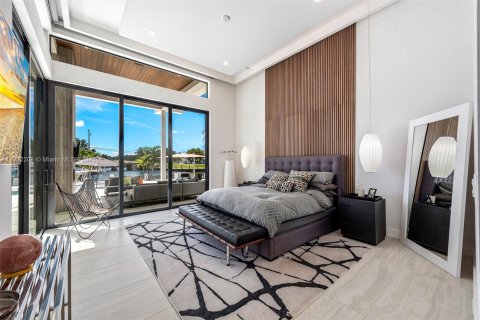 House in Lighthouse Point, Florida 3 bedrooms, 290.04 sq.m. № 2015238 - photo 30