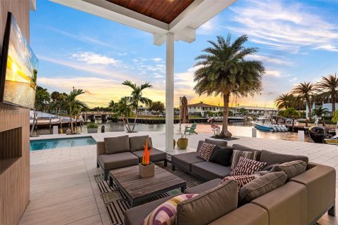 House in Lighthouse Point, Florida 3 bedrooms, 290.04 sq.m. № 2015238 - photo 19