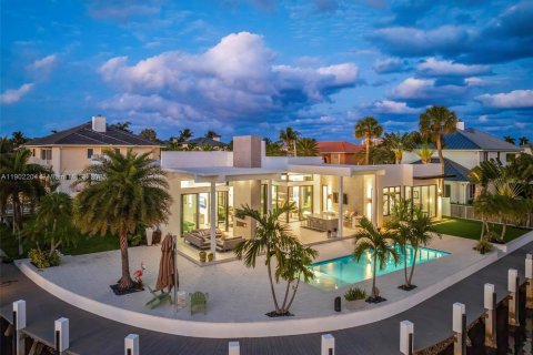 House in Lighthouse Point, Florida 3 bedrooms, 290.04 sq.m. № 2015238 - photo 2