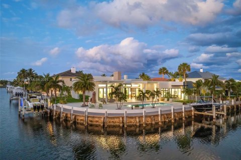 House in Lighthouse Point, Florida 3 bedrooms, 290.04 sq.m. № 2015238 - photo 3