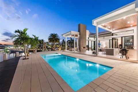 House in Lighthouse Point, Florida 3 bedrooms, 290.04 sq.m. № 2015238 - photo 5