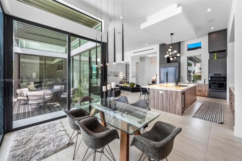 House in Lighthouse Point, Florida 3 bedrooms, 290.04 sq.m. № 2015238 - photo 14