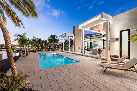 House in Lighthouse Point, Florida 3 bedrooms, 290.04 sq.m. № 2015238 - photo 28