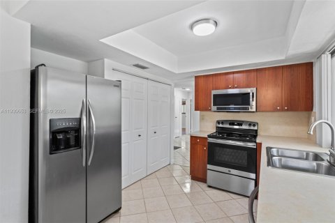 Снять в аренду виллу или дом в Санрайз, Флорида 3 спальни, 142.7м2, № 1989437 - фото 15