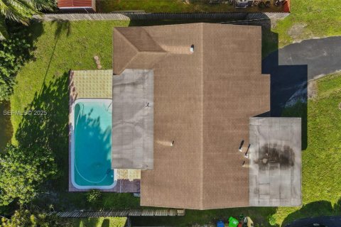 Снять в аренду виллу или дом в Санрайз, Флорида 3 спальни, 142.7м2, № 1989437 - фото 30