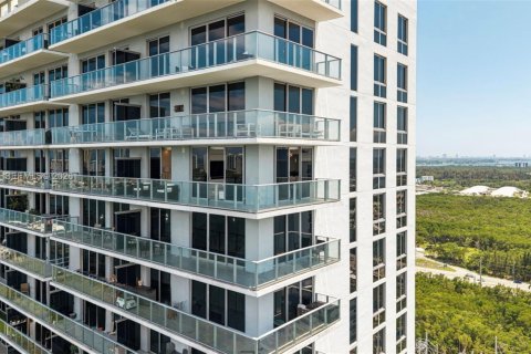 Condo in North Miami Beach, Florida, 3 bedrooms  № 2428208 - photo 24