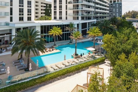 Condo in North Miami Beach, Florida, 3 bedrooms  № 2428208 - photo 26