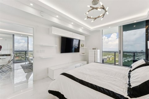 Condo in North Miami Beach, Florida, 3 bedrooms  № 2428208 - photo 18