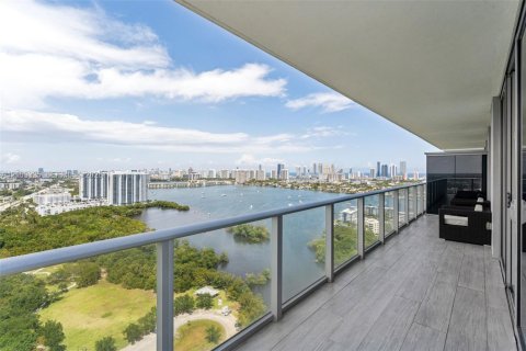 Condo in North Miami Beach, Florida, 3 bedrooms  № 2428208 - photo 23