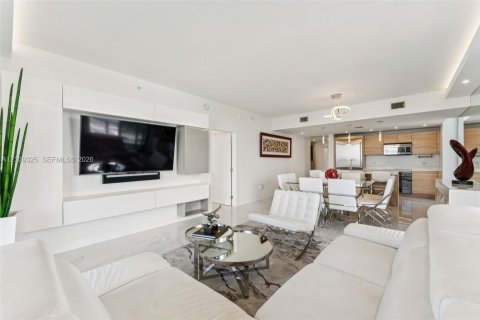 Condo in North Miami Beach, Florida, 3 bedrooms  № 2428208 - photo 13