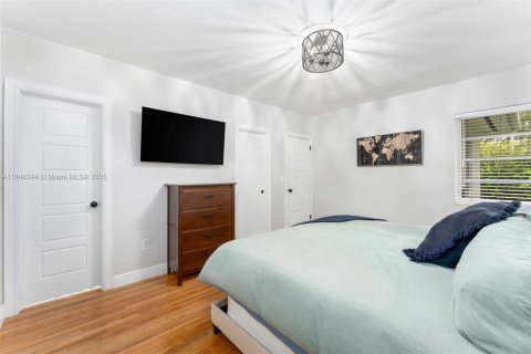 House in Coral Gables, Florida 3 bedrooms, 162.67 sq.m. № 1850404 - photo 18