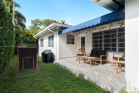 House in Coral Gables, Florida 3 bedrooms, 162.67 sq.m. № 1850404 - photo 29