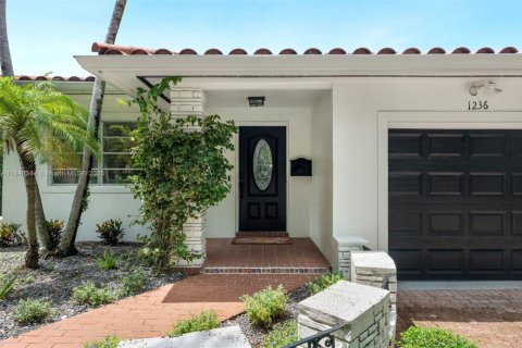House in Coral Gables, Florida 3 bedrooms, 162.67 sq.m. № 1850404 - photo 4