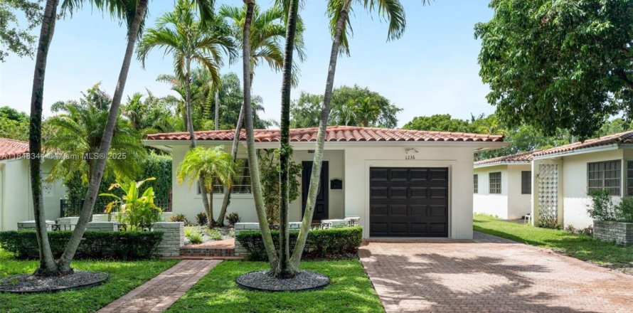 House in Coral Gables, Florida 3 bedrooms, 162.67 sq.m. № 1850404