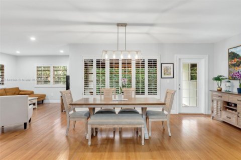 House in Coral Gables, Florida 3 bedrooms, 162.67 sq.m. № 1850404 - photo 8