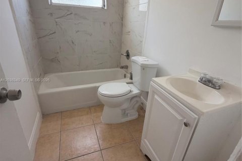 Villa ou maison à louer à Miami, Floride: 1 chambre, 55.74 m2 № 2086582 - photo 3