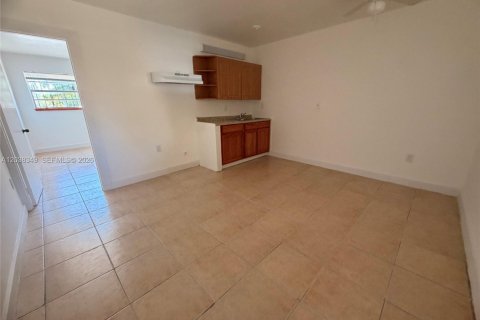 Villa ou maison à louer à Miami, Floride: 1 chambre, 55.74 m2 № 2086582 - photo 2