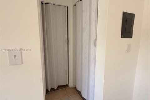 Villa ou maison à louer à Miami, Floride: 1 chambre, 55.74 m2 № 2086582 - photo 7