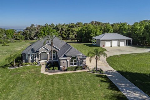Villa ou maison à Weirsdale, Floride 3 chambres, 236.99 m2 № 2225882