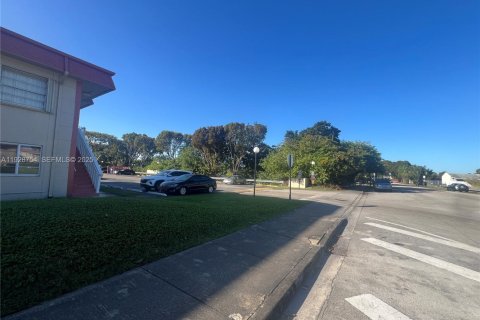 Condominio en venta en Miami, Florida, 3 dormitorios, 88.44 m2 № 1989928 - foto 5