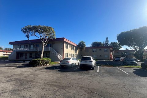 Condominio en venta en Miami, Florida, 3 dormitorios, 88.44 m2 № 1989928 - foto 2