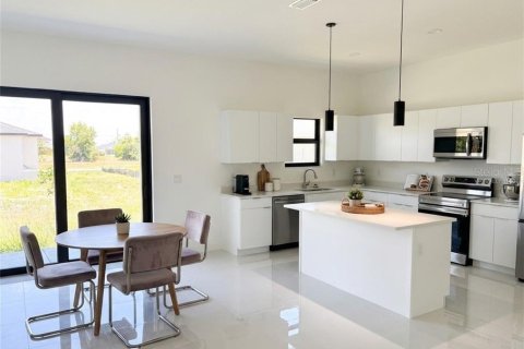 Villa ou maison à vendre à Cape Coral, Floride: 4 chambres, 176.89 m2 № 2391078 - photo 24