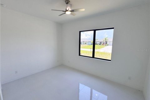 Villa ou maison à vendre à Cape Coral, Floride: 4 chambres, 176.89 m2 № 2391078 - photo 2