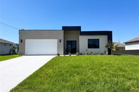 Villa ou maison à Cape Coral, Floride 4 chambres, 176.89 m2 № 2391078