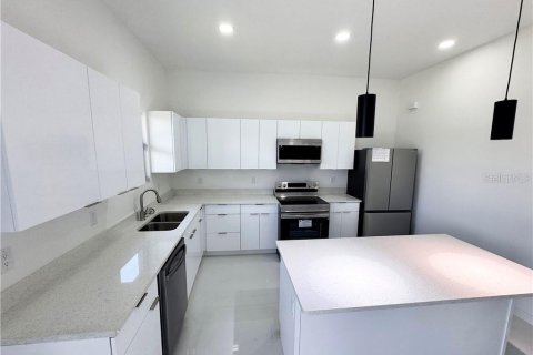 Villa ou maison à vendre à Cape Coral, Floride: 4 chambres, 176.89 m2 № 2391078 - photo 27