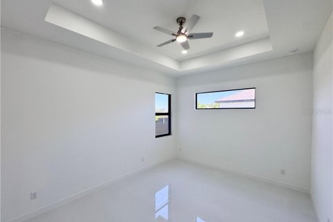Villa ou maison à vendre à Cape Coral, Floride: 4 chambres, 176.89 m2 № 2391078 - photo 12