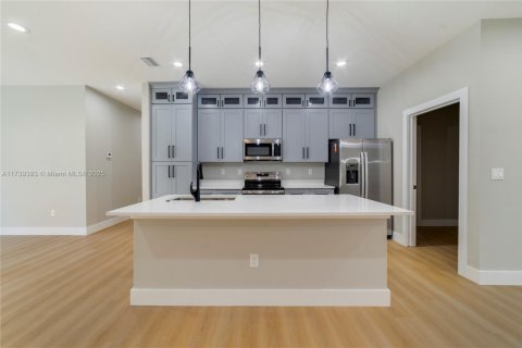 House in Ocala, Florida 4 bedrooms, 169.36 sq.m. № 1488043 - photo 5