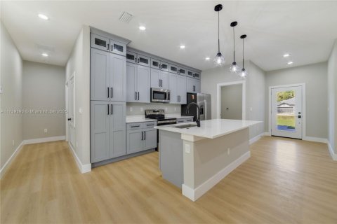 House in Ocala, Florida 4 bedrooms, 169.36 sq.m. № 1488043 - photo 6