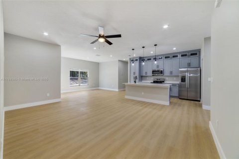 House in Ocala, Florida 4 bedrooms, 169.36 sq.m. № 1488043 - photo 8