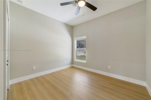 House in Ocala, Florida 4 bedrooms, 169.36 sq.m. № 1488043 - photo 13