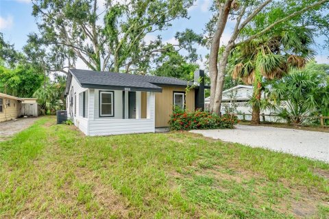 House in Sarasota, Florida 3 bedrooms, 80.64 sq.m. № 1875997 - photo 2