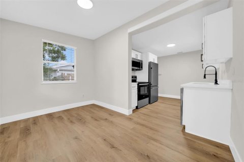 House in Sarasota, Florida 3 bedrooms, 80.64 sq.m. № 1875997 - photo 7