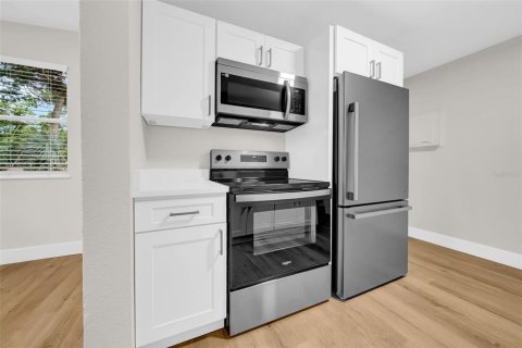 House in Sarasota, Florida 3 bedrooms, 80.64 sq.m. № 1875997 - photo 10