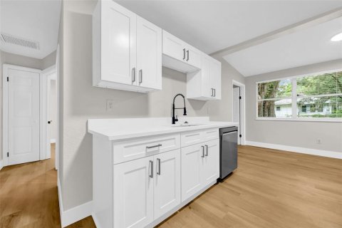 House in Sarasota, Florida 3 bedrooms, 80.64 sq.m. № 1875997 - photo 13