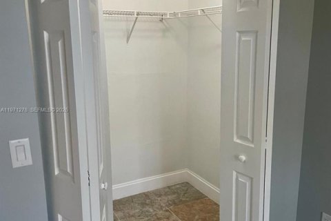 Condominio en alquiler en Pembroke Pines, Florida, 3 dormitorios, 115.85 m2 № 2032122 - foto 16