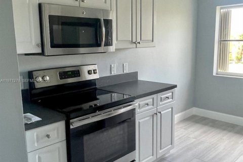 Condominio en alquiler en Pembroke Pines, Florida, 3 dormitorios, 115.85 m2 № 2032122 - foto 4