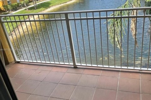 Condominio en Pembroke Pines, Florida, 3 dormitorios  № 2032122