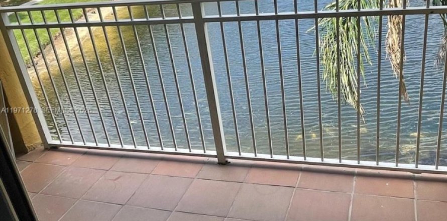 Condominio en Pembroke Pines, Florida, 3 dormitorios  № 2032122