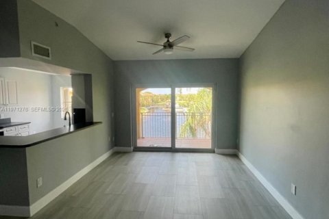 Condominio en alquiler en Pembroke Pines, Florida, 3 dormitorios, 115.85 m2 № 2032122 - foto 2