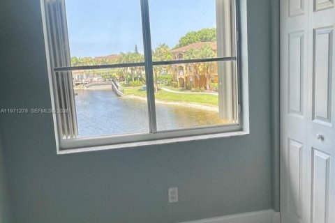 Condominio en alquiler en Pembroke Pines, Florida, 3 dormitorios, 115.85 m2 № 2032122 - foto 3
