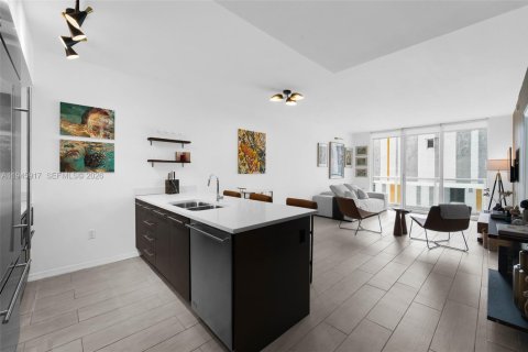 Condo in Miami, Florida, 1 bedroom  № 2002726 - photo 6