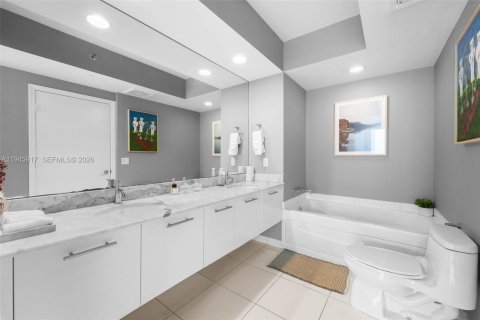 Condo in Miami, Florida, 1 bedroom  № 2002726 - photo 14