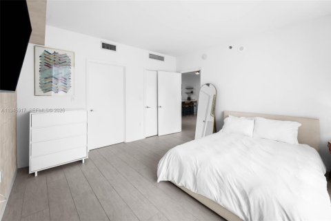 Condo in Miami, Florida, 1 bedroom  № 2002726 - photo 12