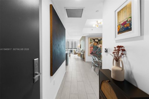 Condo in Miami, Florida, 1 bedroom  № 2002726 - photo 2