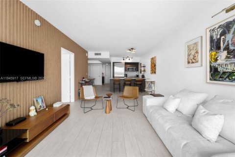 Condo in Miami, Florida, 1 bedroom  № 2002726 - photo 10